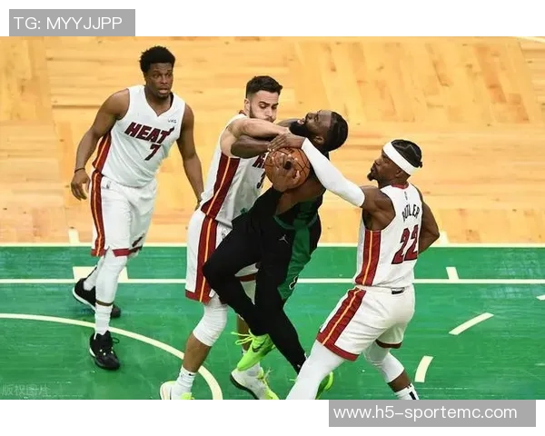 三球短暂出战15分钟高效表现三分球命中率50贡献11分2篮板3助攻 三球短暂出战15分钟高效表现三分球命中率50贡献11分2篮板3助攻