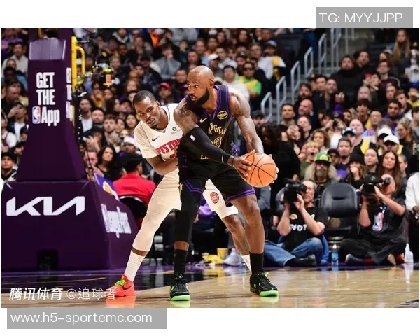 湖人尽管失误频频三分不佳却凭借进攻篮板拼搏奋战 湖人尽管失误频频三分不佳却凭借进攻篮板拼搏奋战